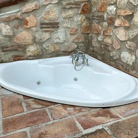 Piccolo Angolo Di Paradiso, Sigillo, Montecucco