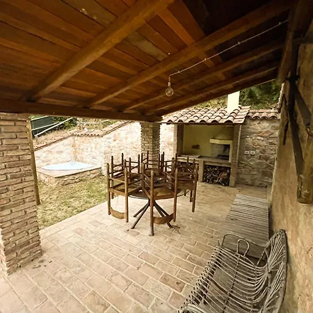 Piccolo Angolo Di Paradiso, Sigillo, Montecucco