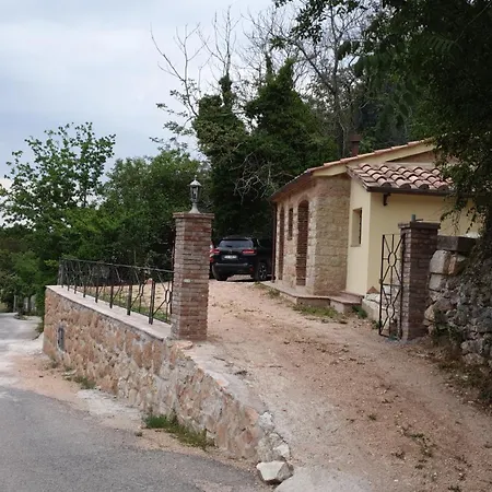 Piccolo Angolo Di Paradiso, Sigillo, Montecucco