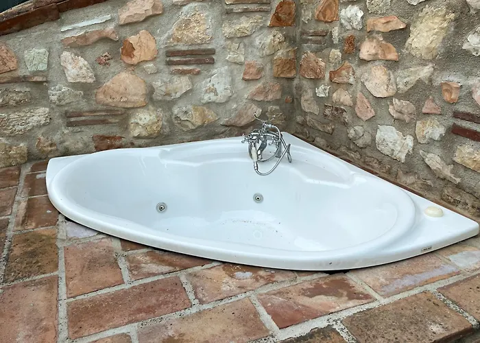 Piccolo Angolo Di Paradiso, Sigillo, Montecucco