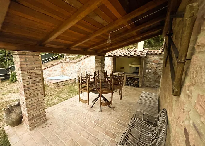 Piccolo Angolo Di Paradiso, Sigillo, Montecucco