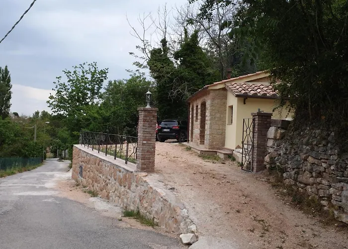 Piccolo Angolo Di Paradiso, Sigillo, Montecucco